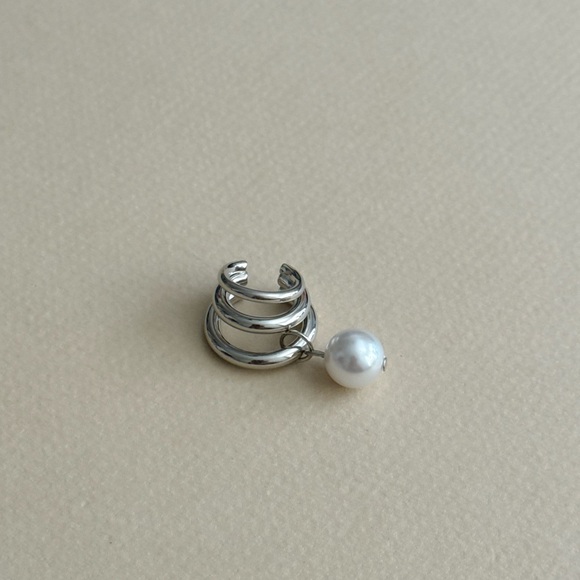 Anthropologie Jewelry - Pearl Drop Ear Cuff #2421
